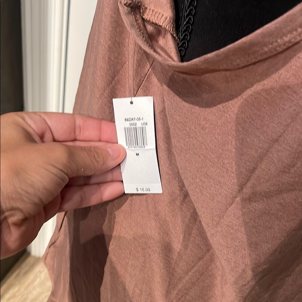 Old Navy Active Cloud Soft Pink Asymmetrical Sleeveless Tank Top (A) - Picture 4 of 5